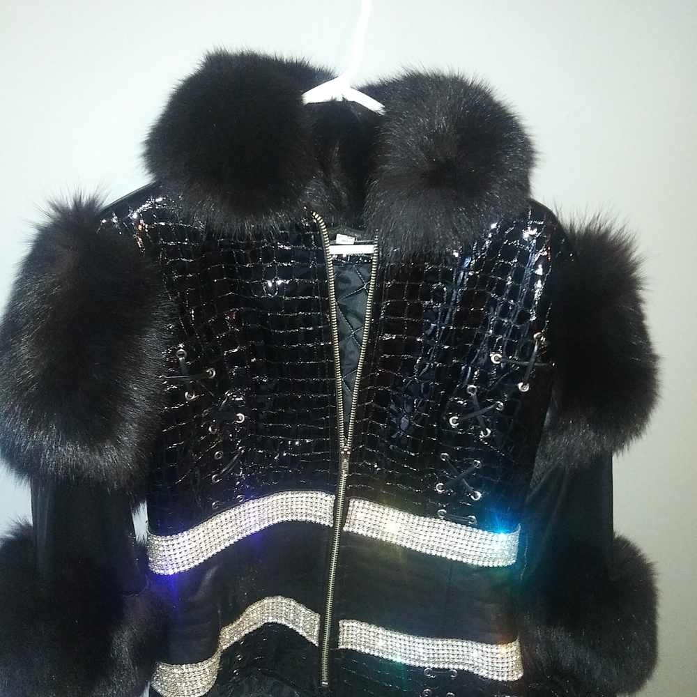 💅👄Beautiful Black fur jacket!🔥😍